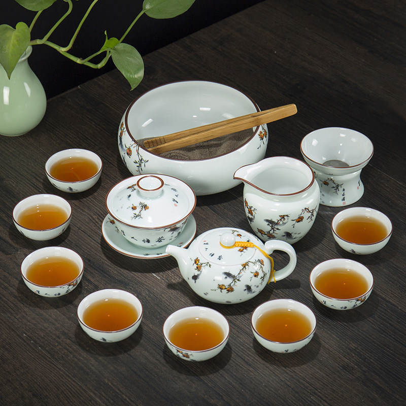 龙图案陶瓷茶具