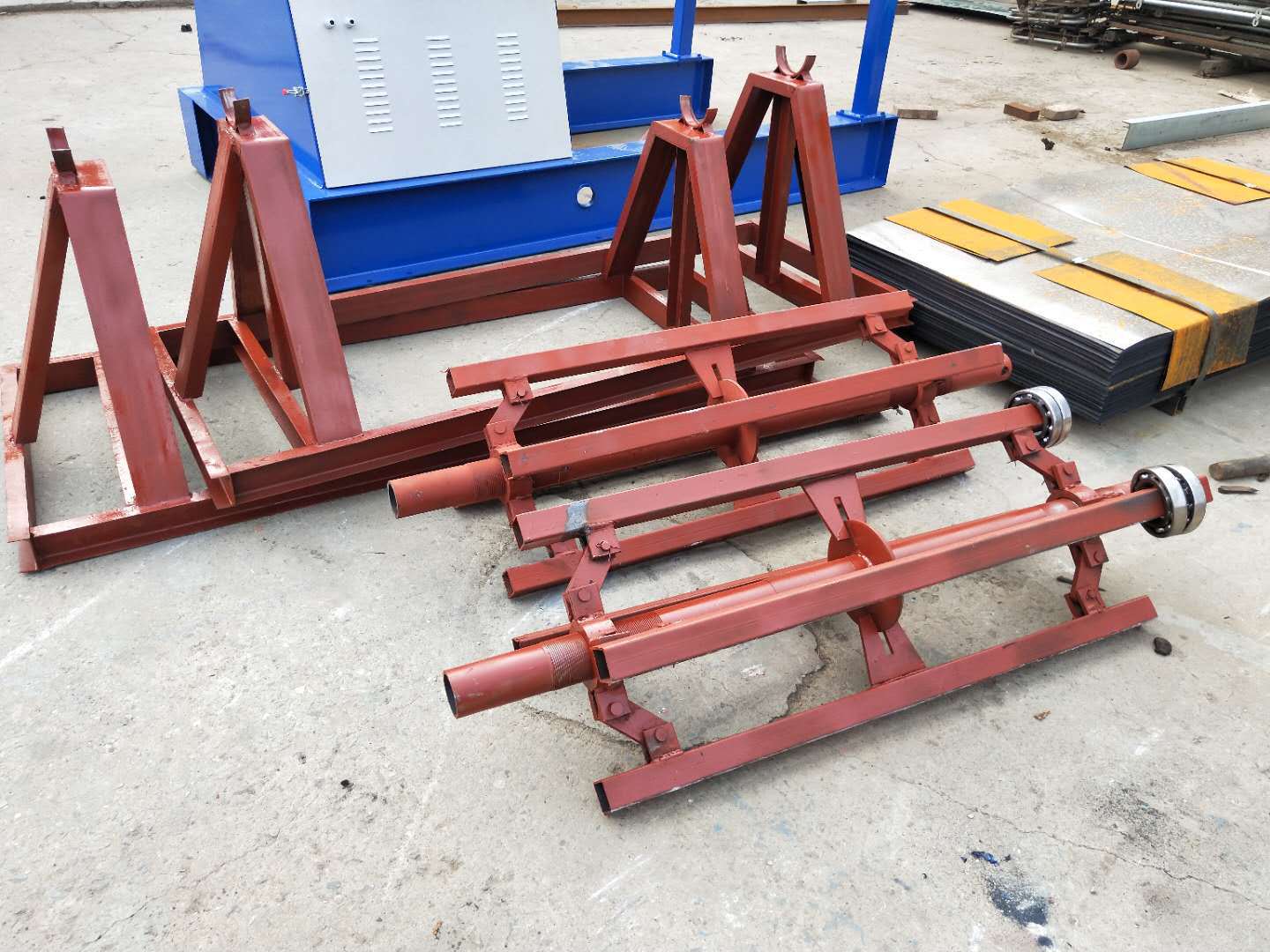 普通小型带刹车上料架 彩卷放料架 压瓦机材料送料支架