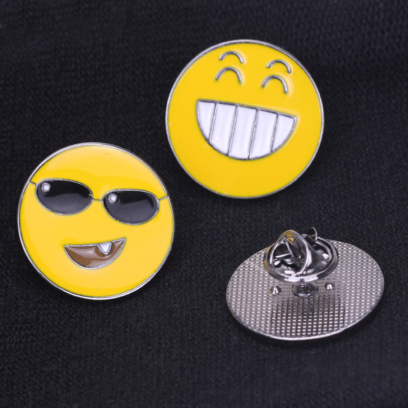 新款儿童笑脸表情胸针现货 外套衬衫配饰可爱金属表情包胸针徽章