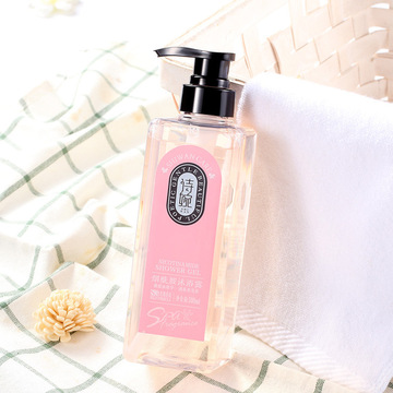 诗婉 烟酰胺沐浴露500ml 玫瑰香氛橄榄油精华 滋润保湿留香沐浴乳