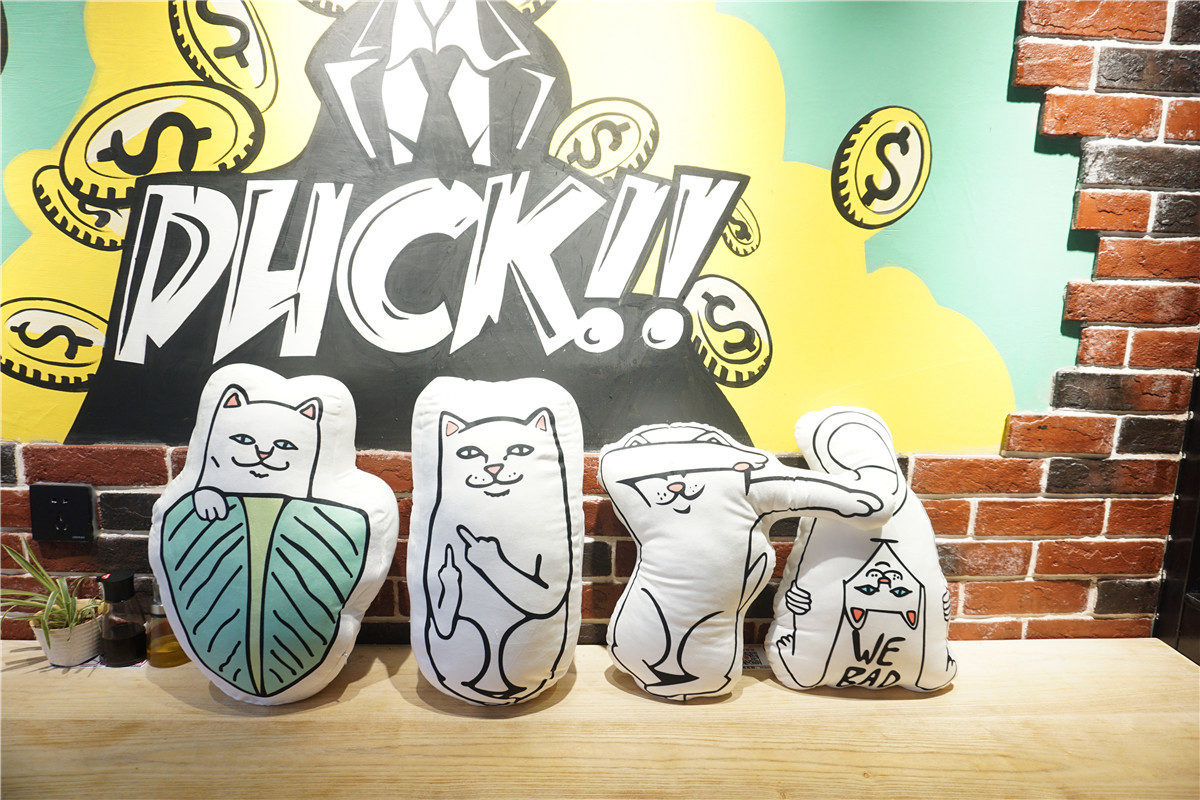 ripndip中指猫抱枕超萌小贱骚气猫公仔树叶猫外星人靠垫抖音同款