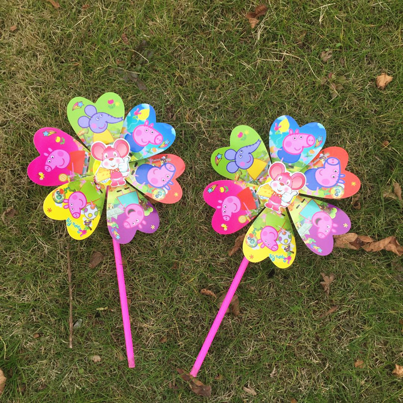 卡通小猪七彩塑料风车幼儿园装饰地摊通地摊玩具户外风车礼品批发