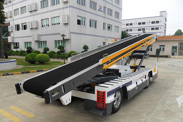 机场行李传送带