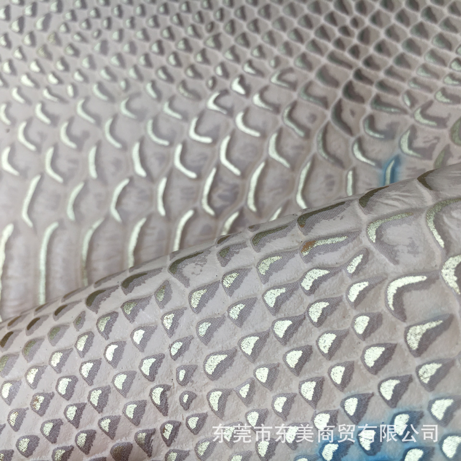 双色冠顶小蛇纹蛇腹纹仿皮pvc 半pu革面料 质感强 鞋材箱包包装革