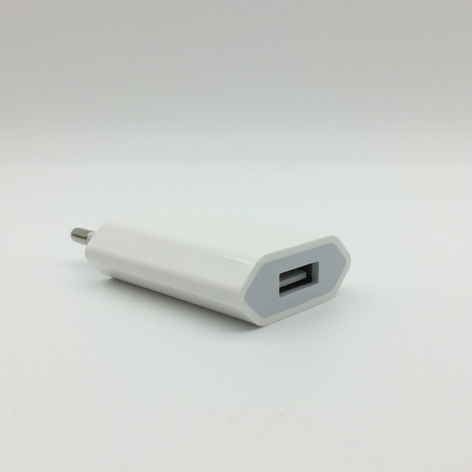 5v1a适用苹果手机充电器3代4代英规充电头防炸保护中性通用充电器