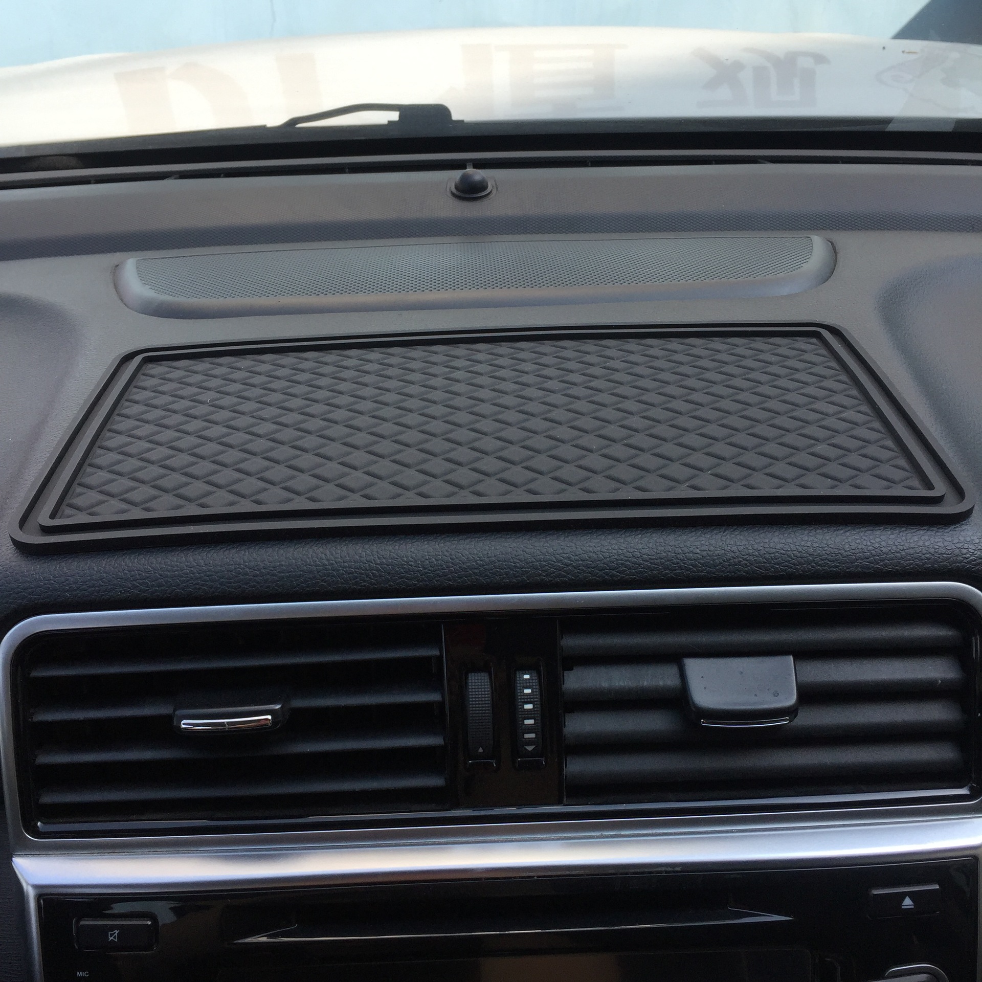 汽车防滑垫 车用手机防滑垫超大车载置物垫 耐高温仪表台汽车用品