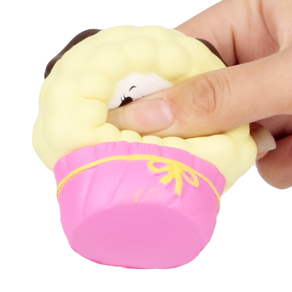 pu慢回弹小羊冰淇淋玩具钥匙链公仔捏捏乐pu益智玩具