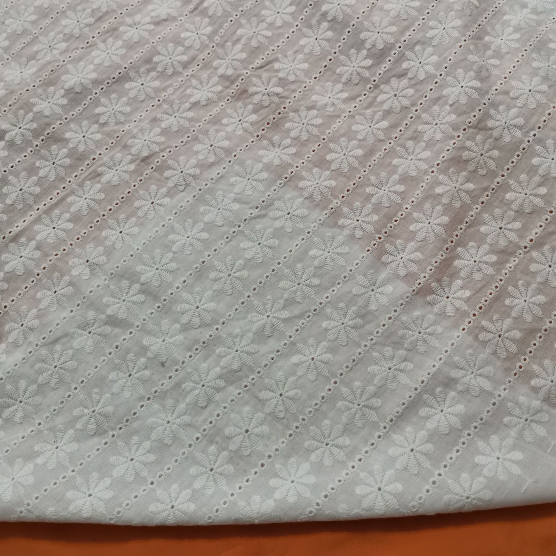 9088棉布镂空刺绣面料 x2005款女装流行满幅