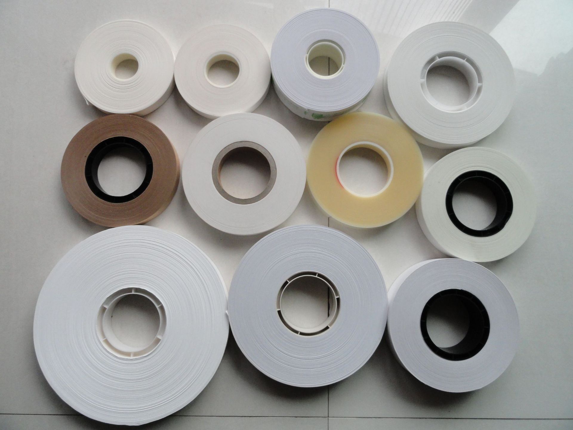 2公分宽 热熔捆扎机使用纸带 白色 棕色牛皮纸带