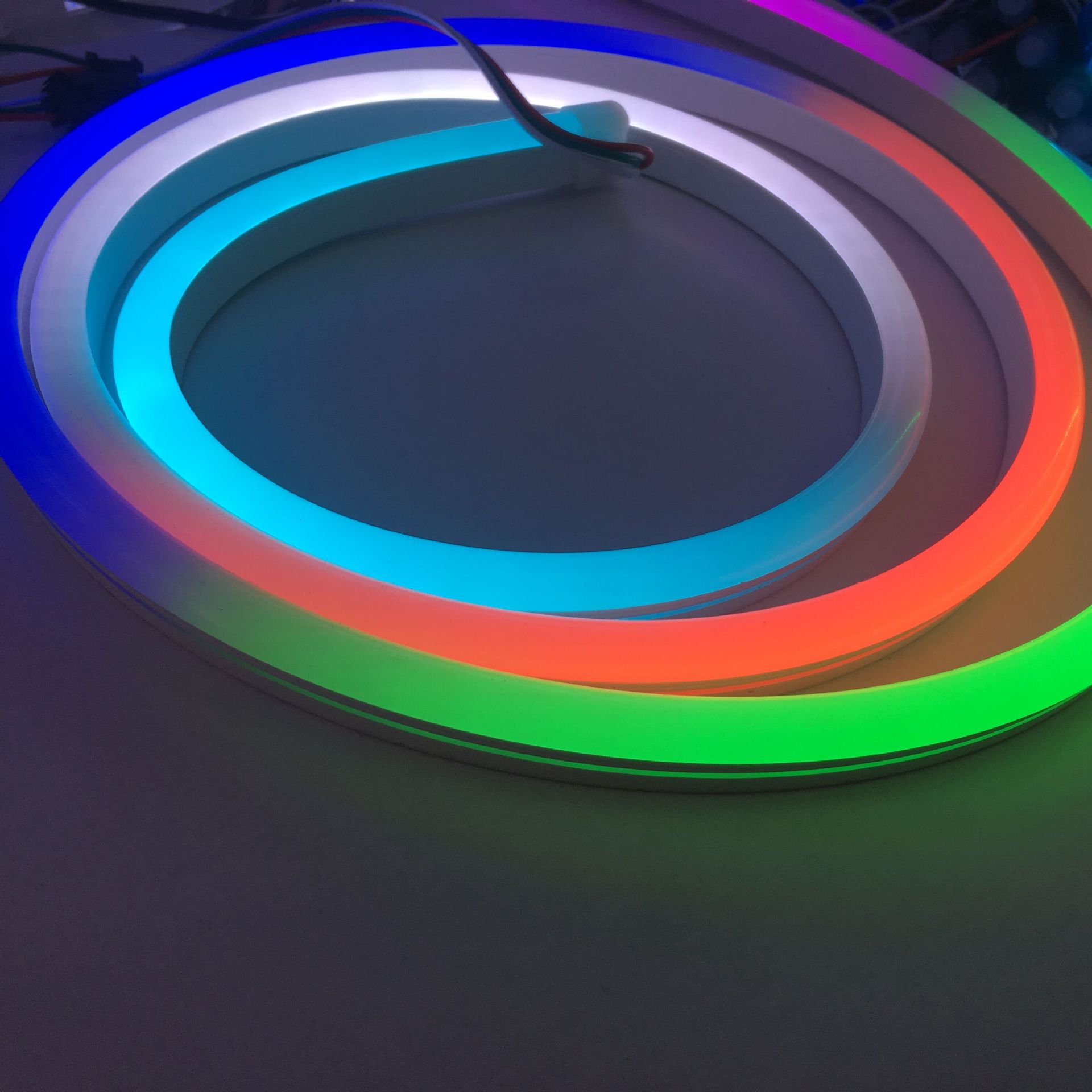 8*16幻彩硅胶柔性灯带