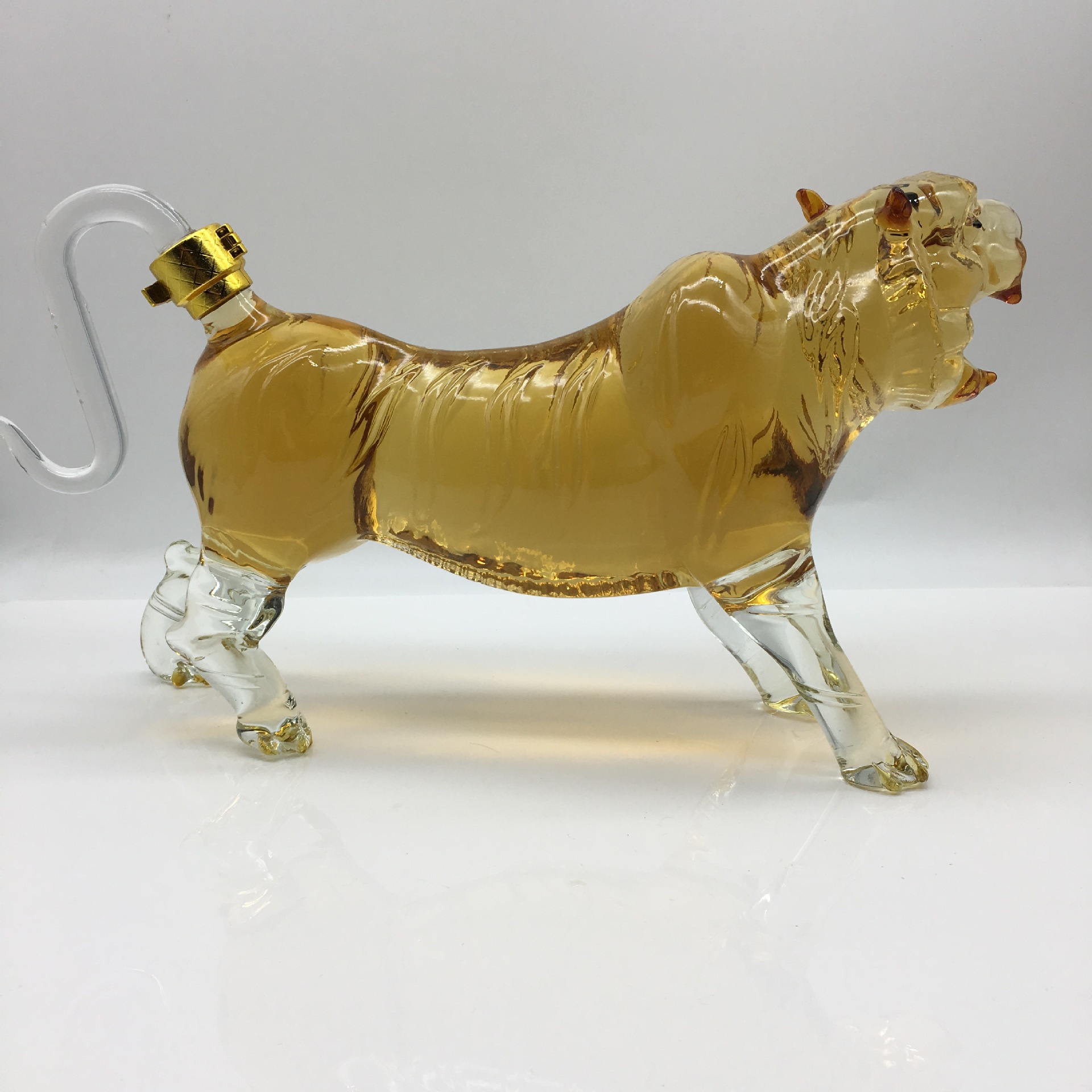 老虎酒瓶厂家供应高硼硅玻璃家居艺术摆件泡酒瓶美观空心礼品