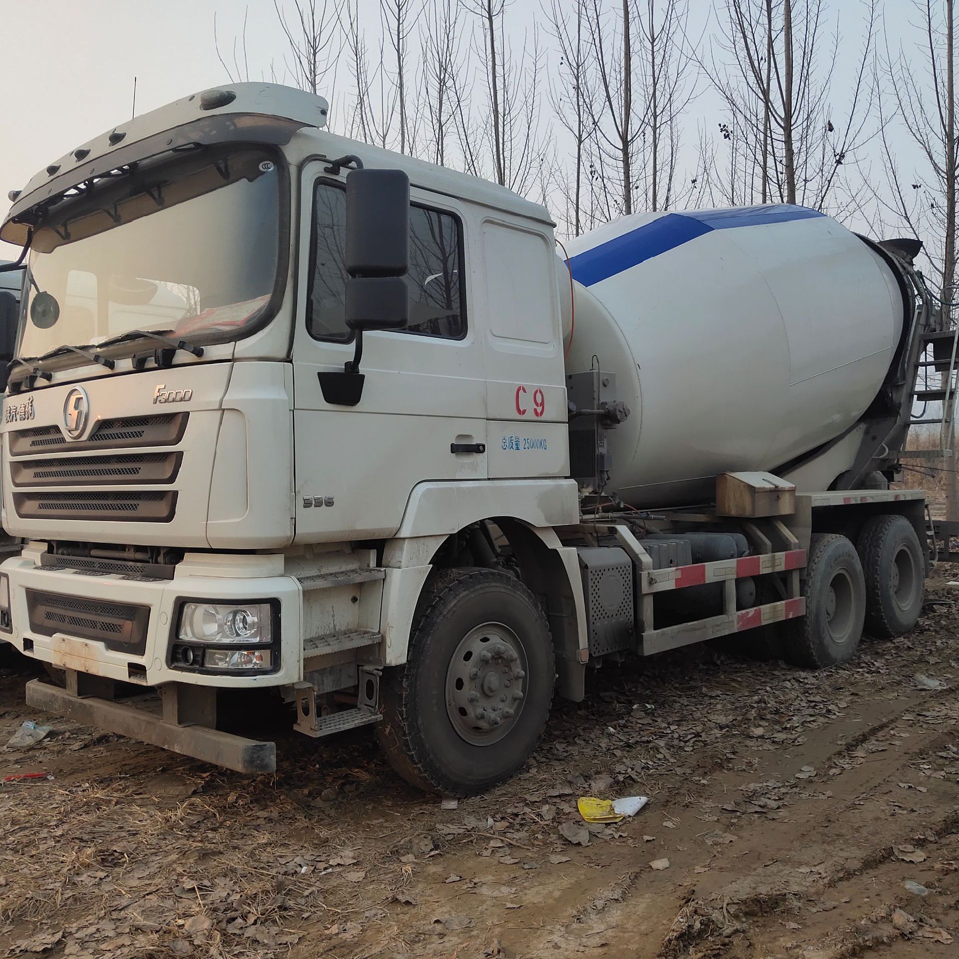 新疆哈密哪里便宜 混凝土运输车陕汽f3000搅拌车二手水泥搅拌罐车