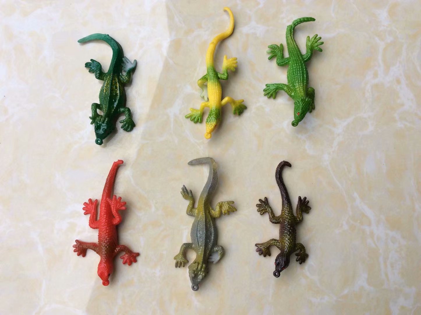 创意仿真整蛊玩具蜥蜴 tpr爬虫动物模型整人礼物厂家批发