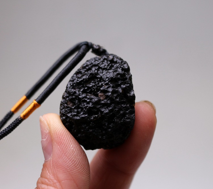 陨石雷公墨茶绿色陨石原石男女吊坠转运项坠能量石月球石