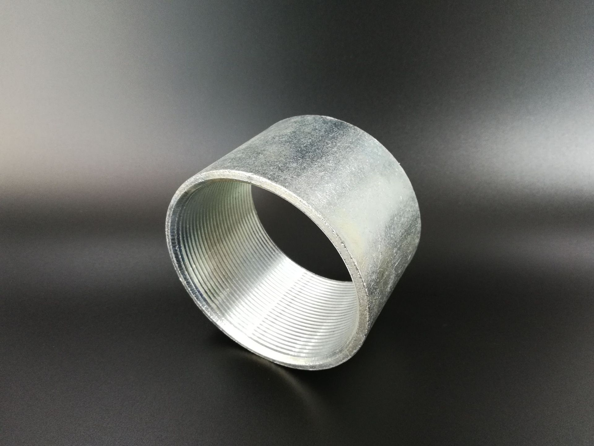 外贸货源碳钢电镀锌管箍2寸半内丝螺纹丝接头英标bsp水管接头束接