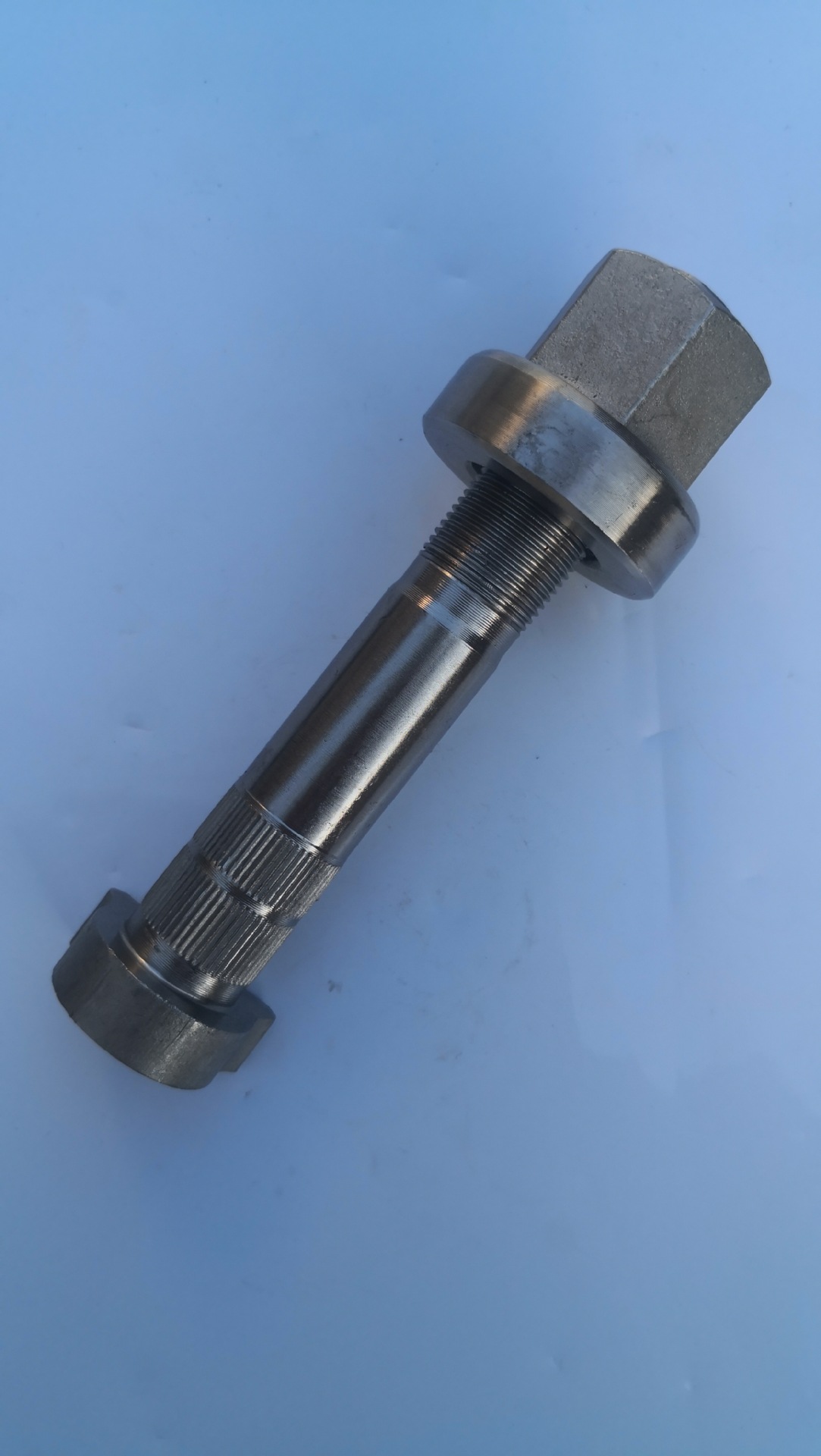 生产厂家斯太尔后轮轮胎螺丝 高强度轮胎钢化白豪沃后轮胎螺丝