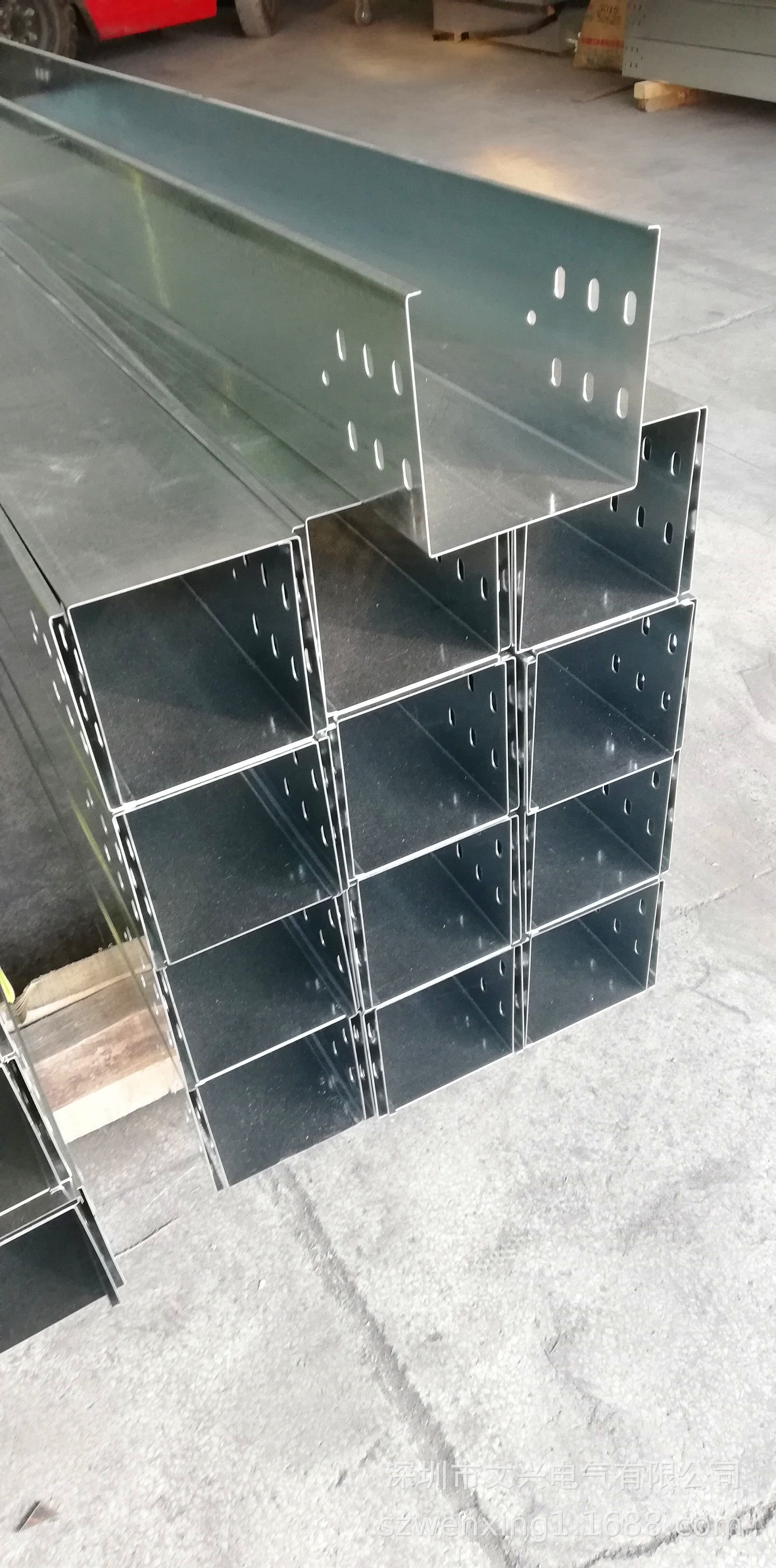 镀锌线槽 喷涂铁线槽 隔板镀锌线槽槽式梯式走线线槽热浸锌桥架