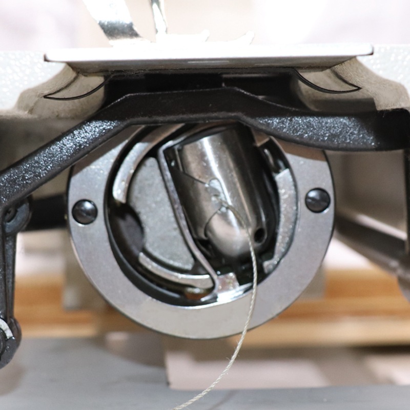 河北志强ga243型摆梭双针立柱式综合送料 厚料缝纫机