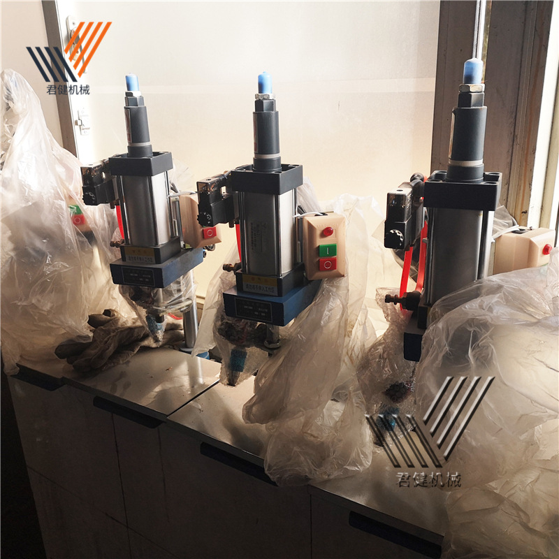 膏药手动压模成型机 高速自动纠偏膏药机 防渗圆膏药机磨具可定制