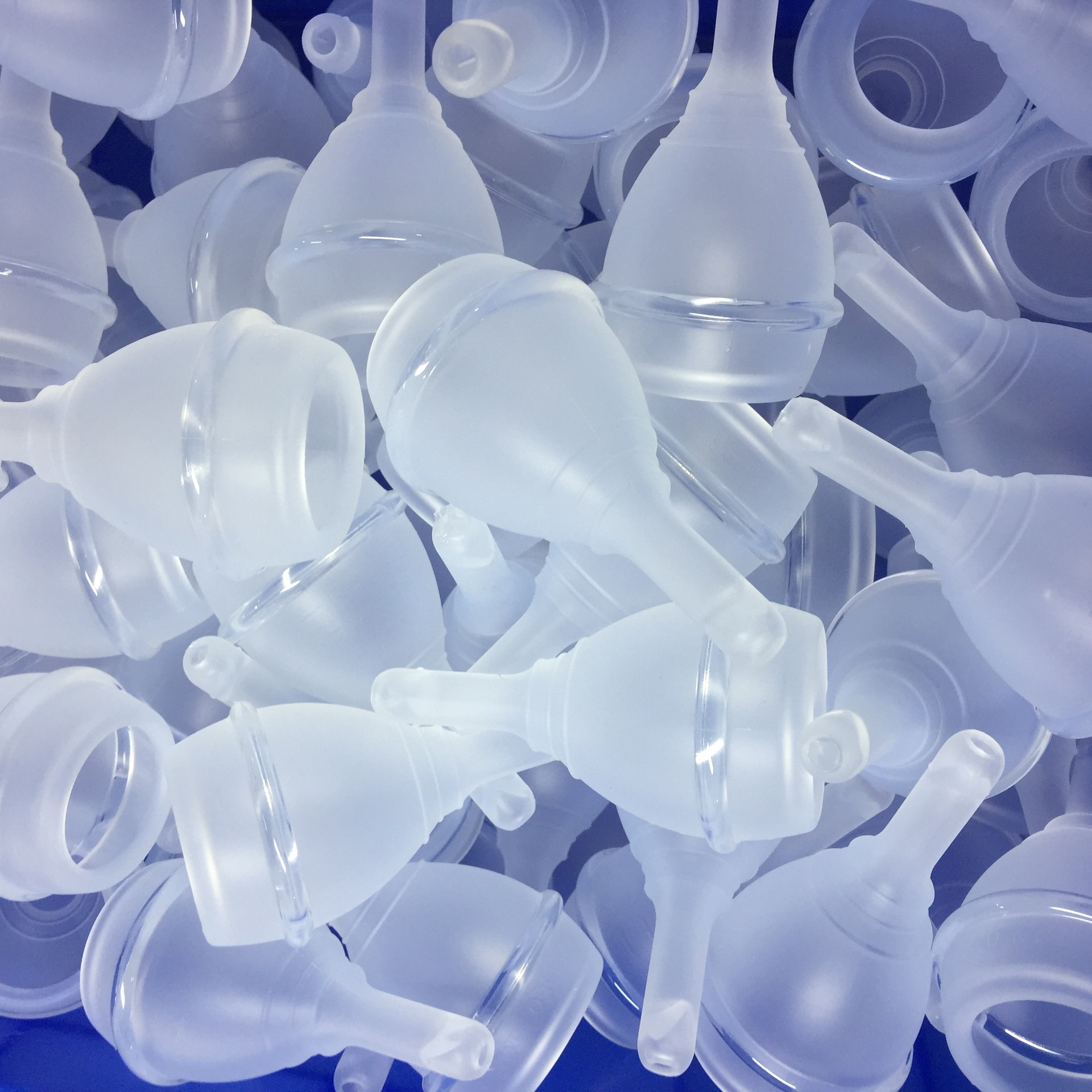 清仓优惠月亮杯源头厂家 液态硅胶可折叠防漏无毒环保月经杯批发