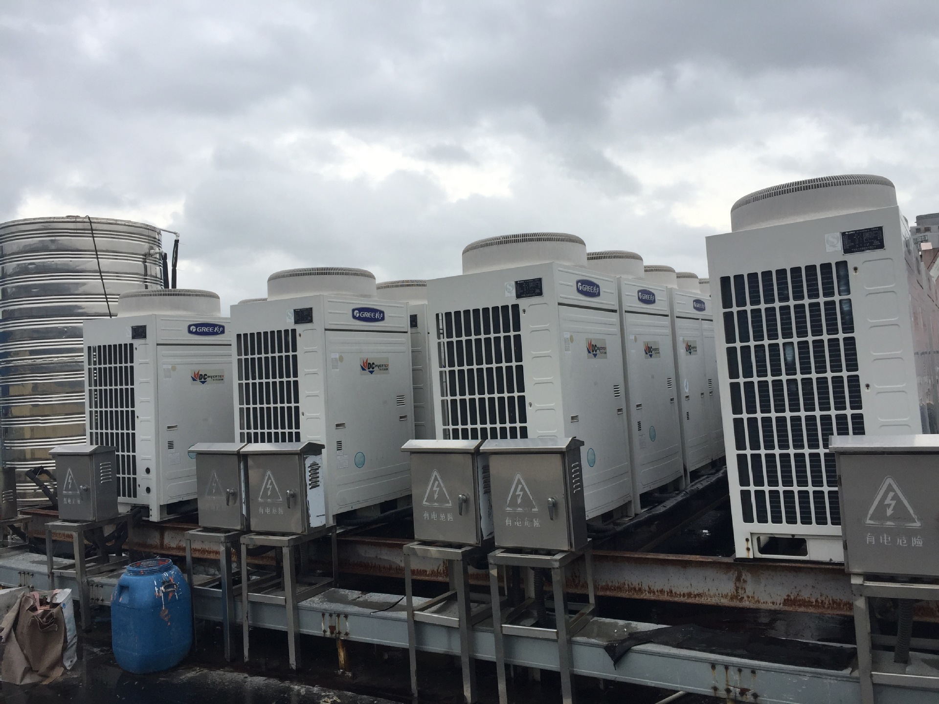 格力4代多联机32匹制冷量90kw制热量100kw二手中央空调回收出售