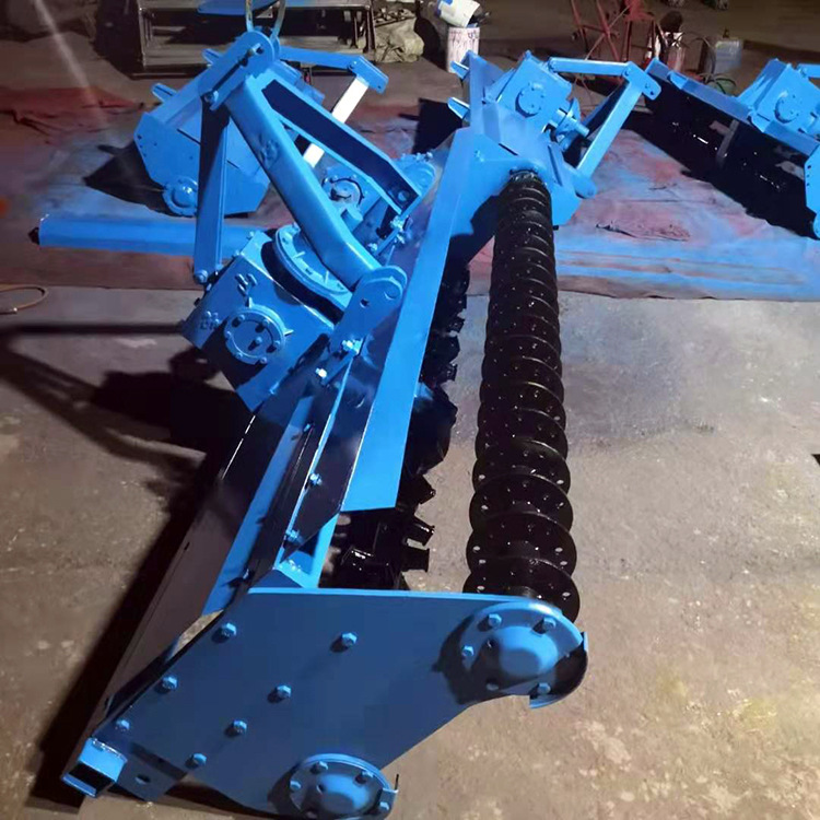 2019新款土地翻耕机四轮车带旋耕机多规格松土翻地机牵引旋耕机