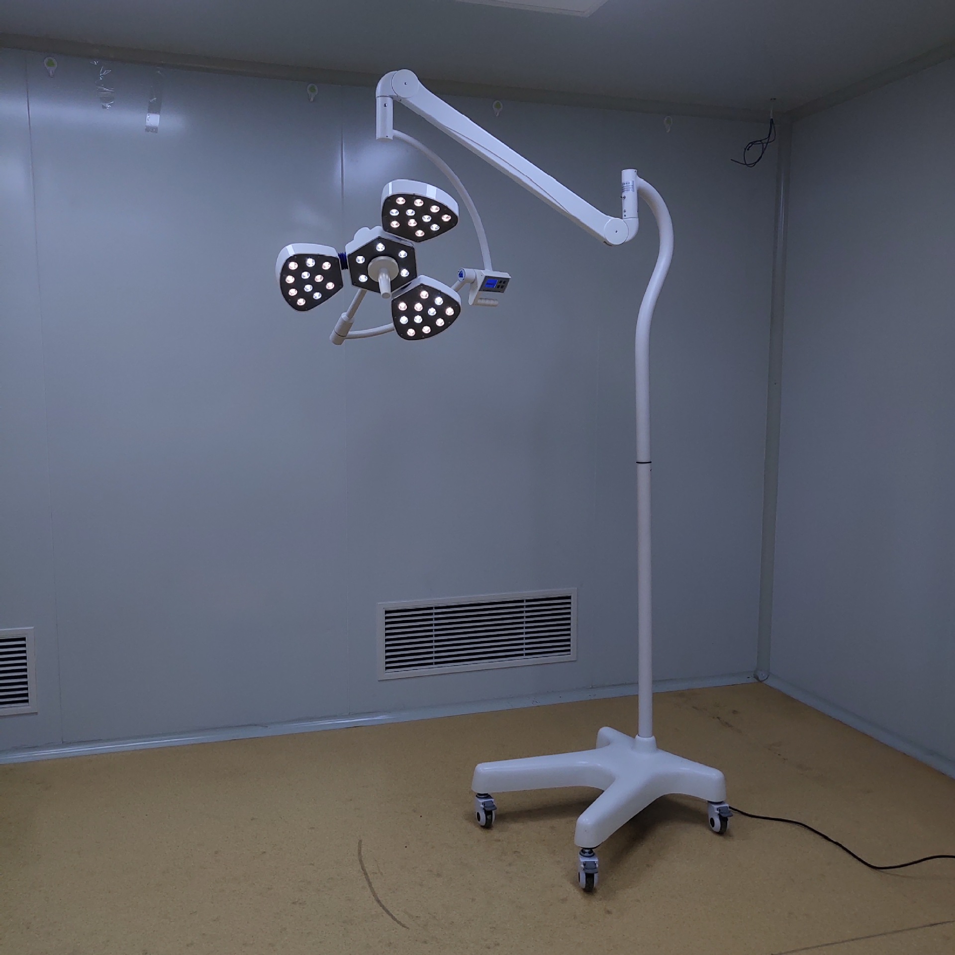 手术灯直销 医用手术室花瓣立式led移动手术无影灯