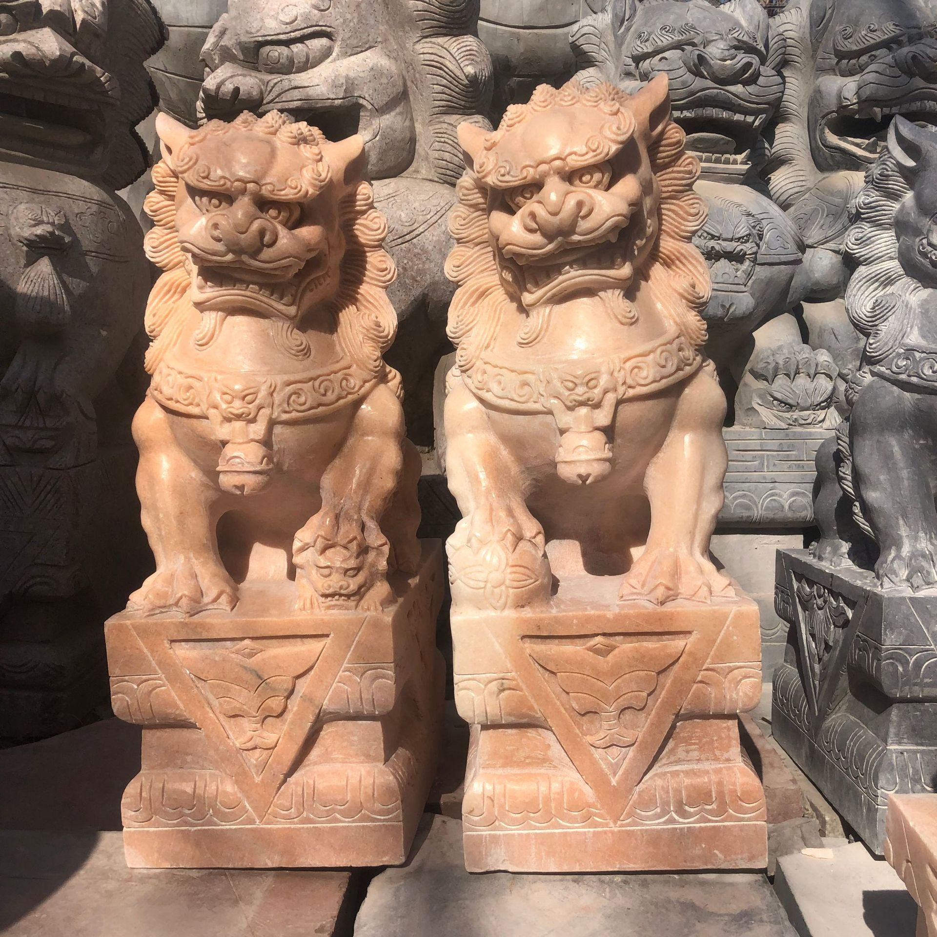 石雕厂家北京石狮子 来图定制石雕动物 寺庙门口大型石狮子一对