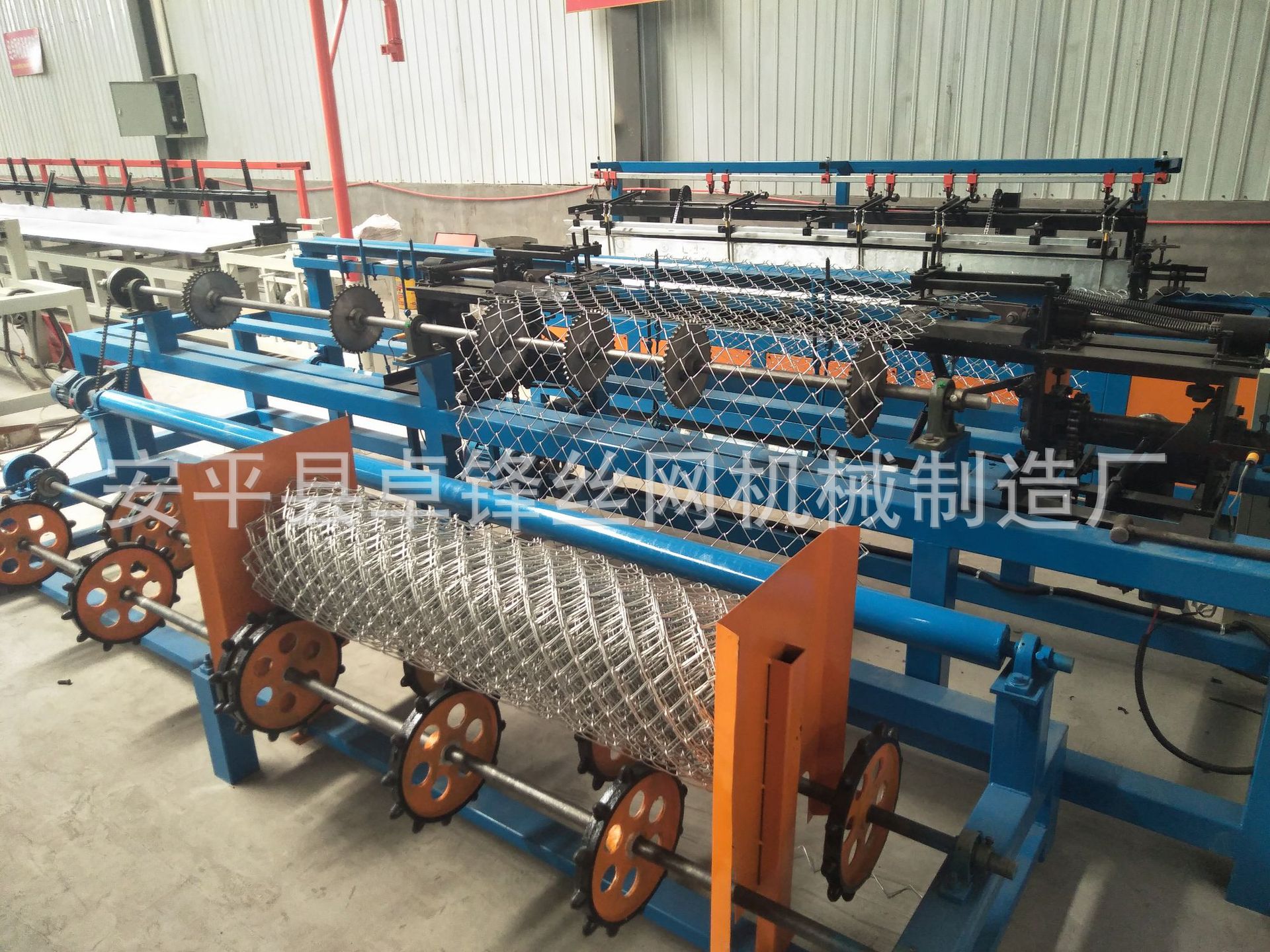 深圳勾花网围栏机@pvc包塑菱形网打网机@铁丝网编织机