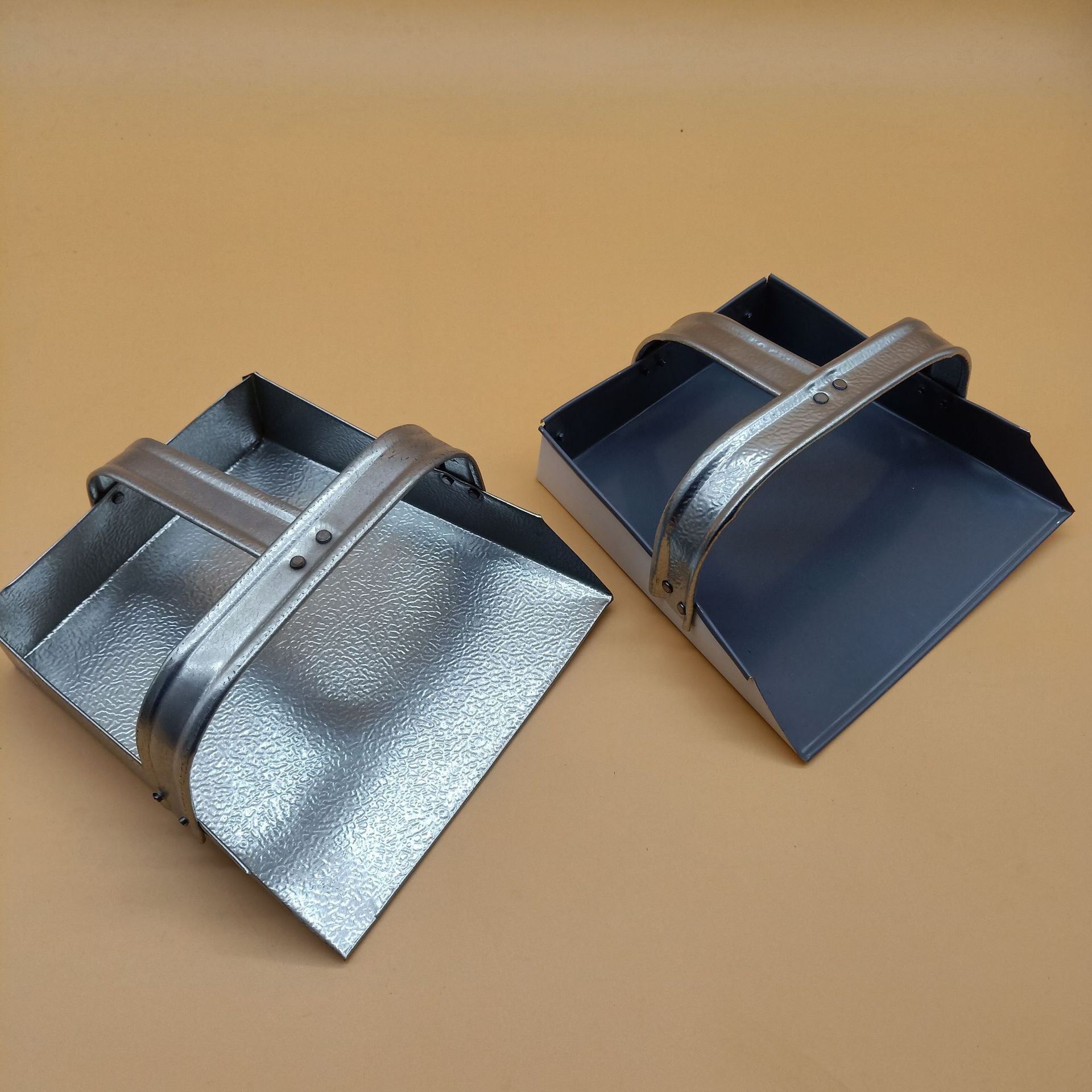 厂家直销平柄铁皮簸箕 垃圾笆斗 白铁制品 2元店5元店货源 铁笆斗