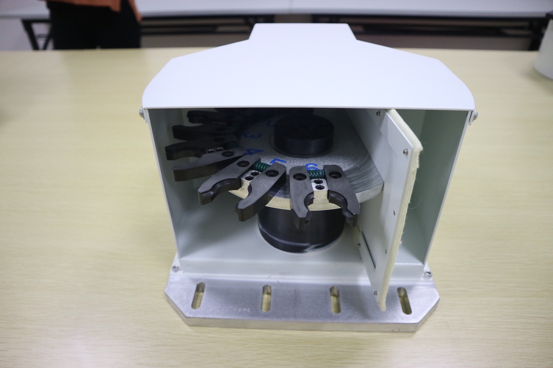 现货供应iso20-6t伞型伺服半圆型刀库双头高光雕铣机适用刀库