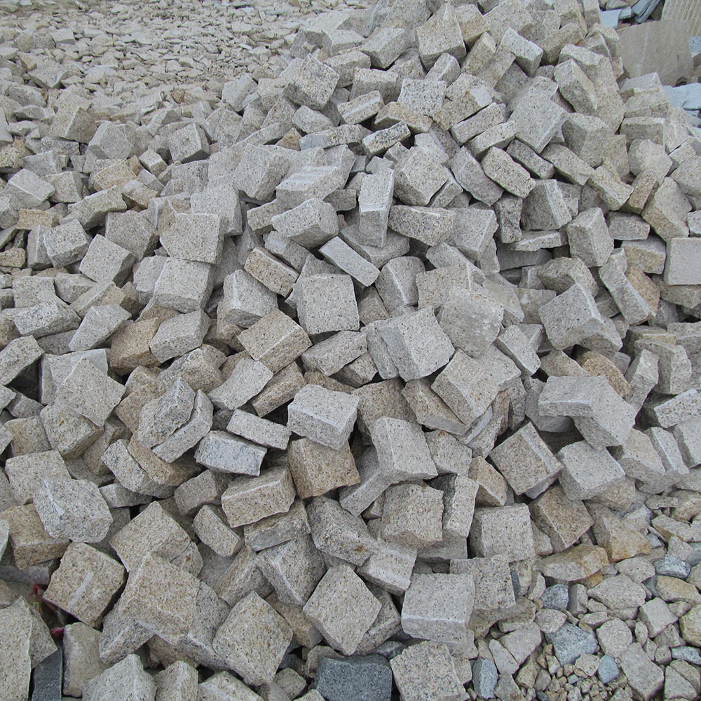 厂家供应黄色小方块 黄锈石小方块异型石材 室内装修地面公园地铺