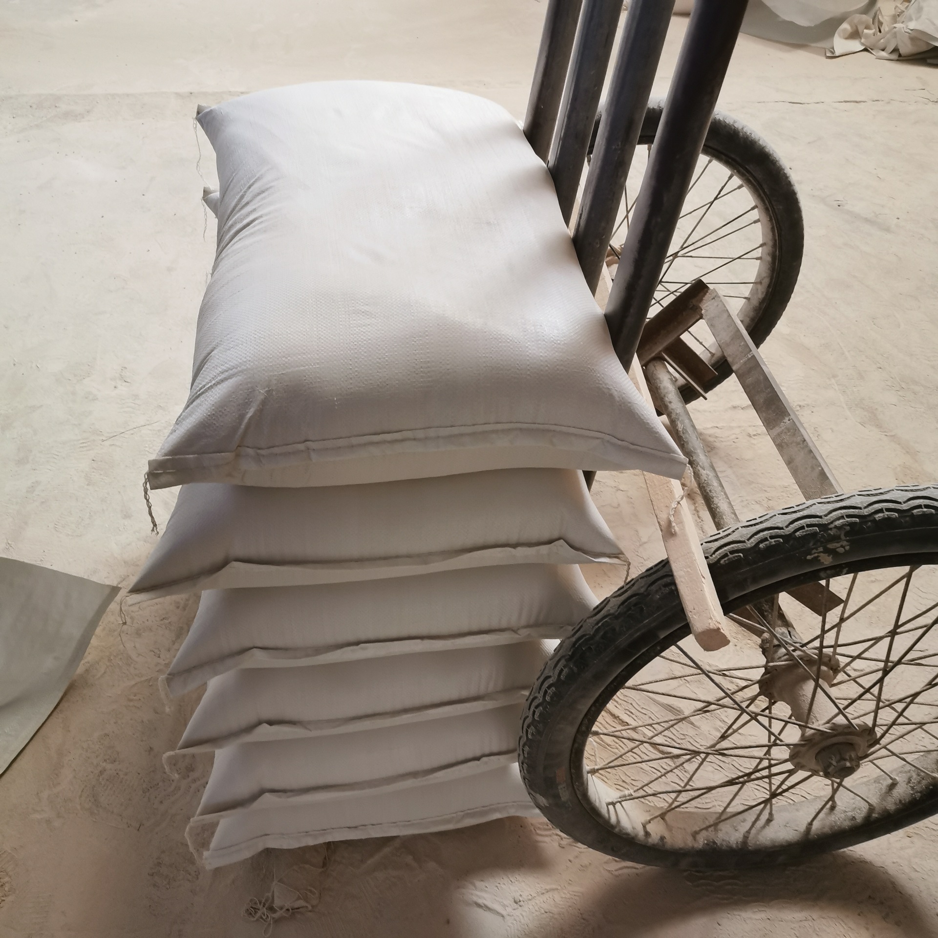 源头厂家直销耐火材料铝矾土 高铝 底铁 铝矾土粉 量大优惠