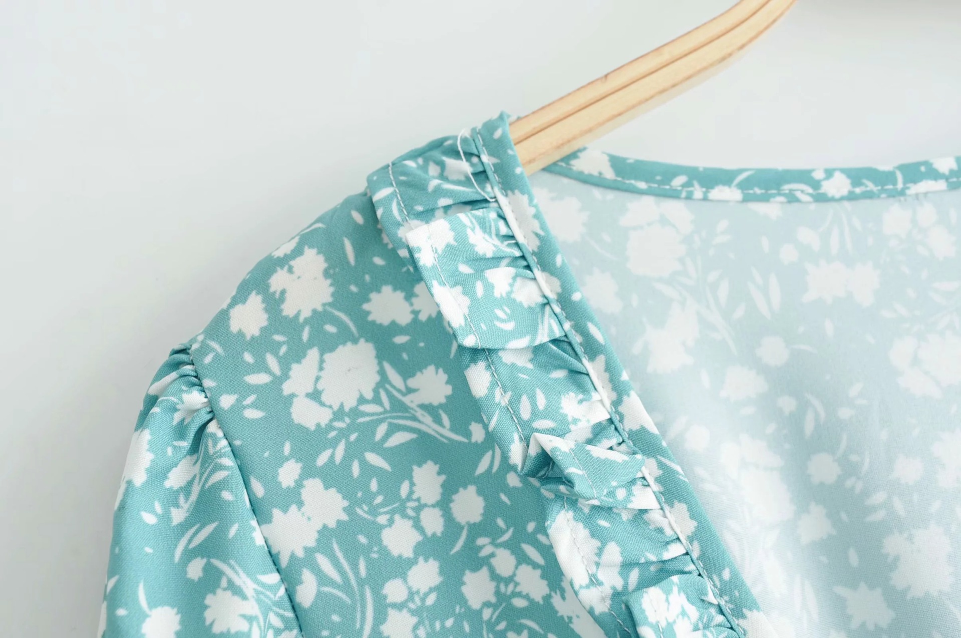 2019夏季女装欧美风新款百搭显瘦深v领薄荷绿绑带连衣裙打底裙