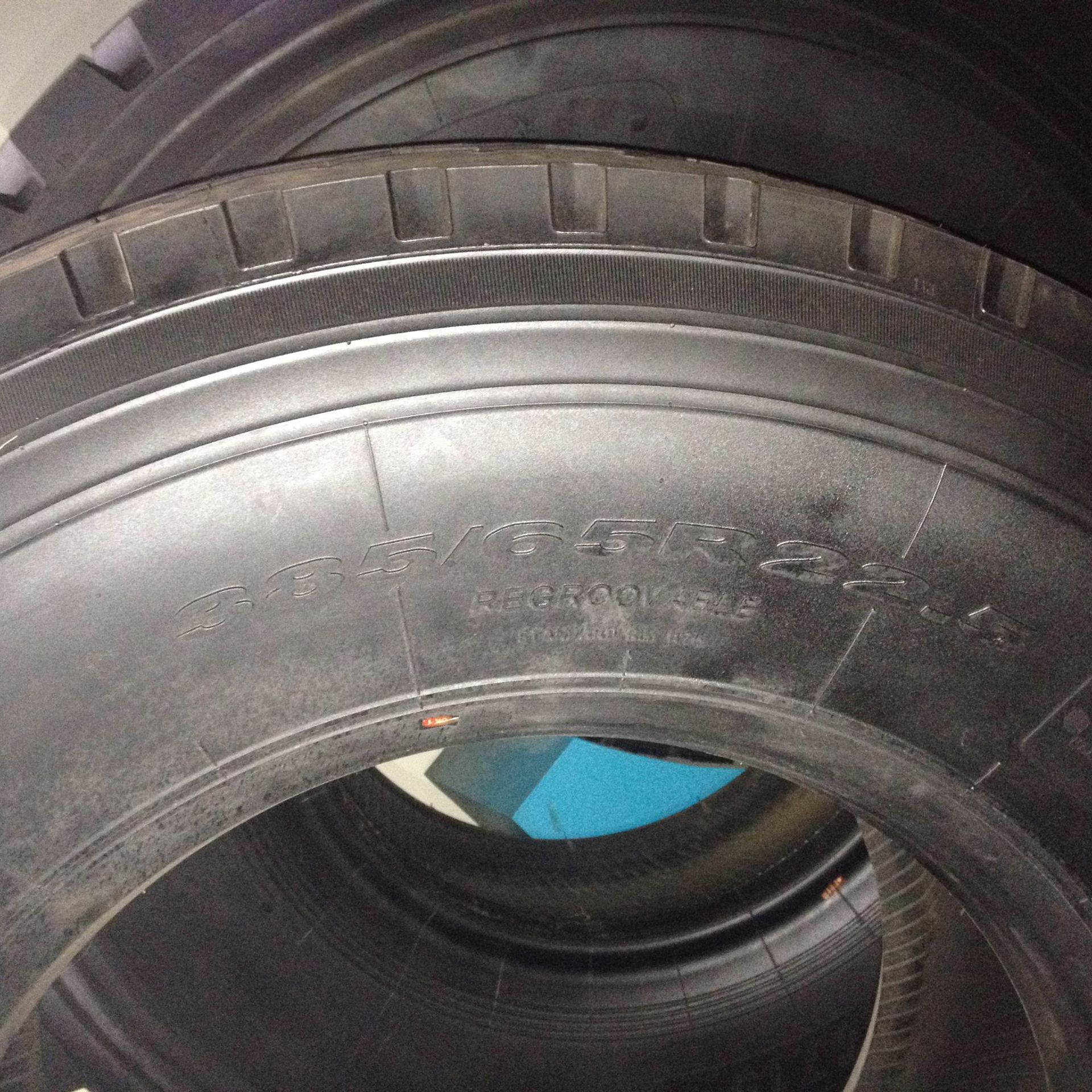 5全新子午线钢丝胎275/70r22.5大量批发