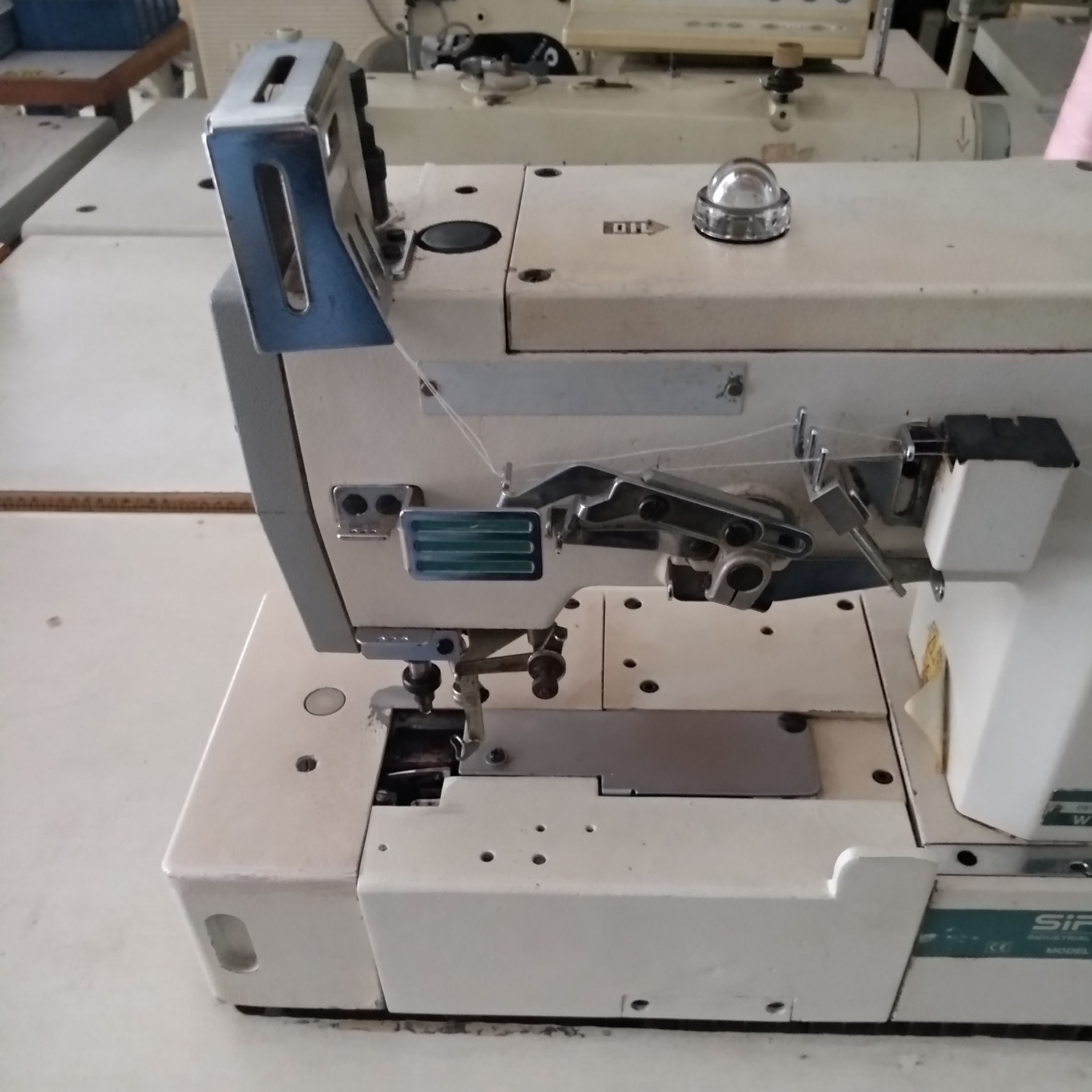 银箭牌f007平冚三针五线大方头坎车工业缝纫电动二手绷缝机