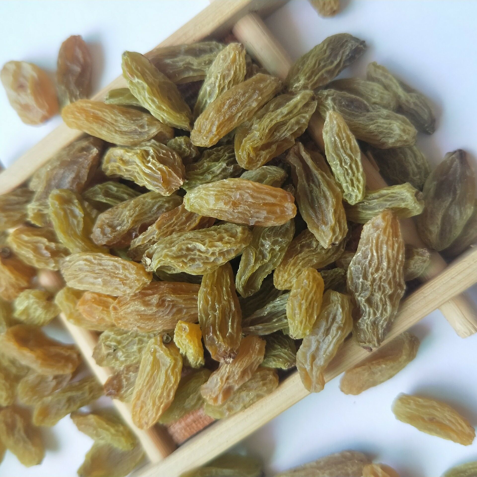 新疆绿葡萄干通货10公斤散装整箱批发跑江湖地摊适合馅料月饼