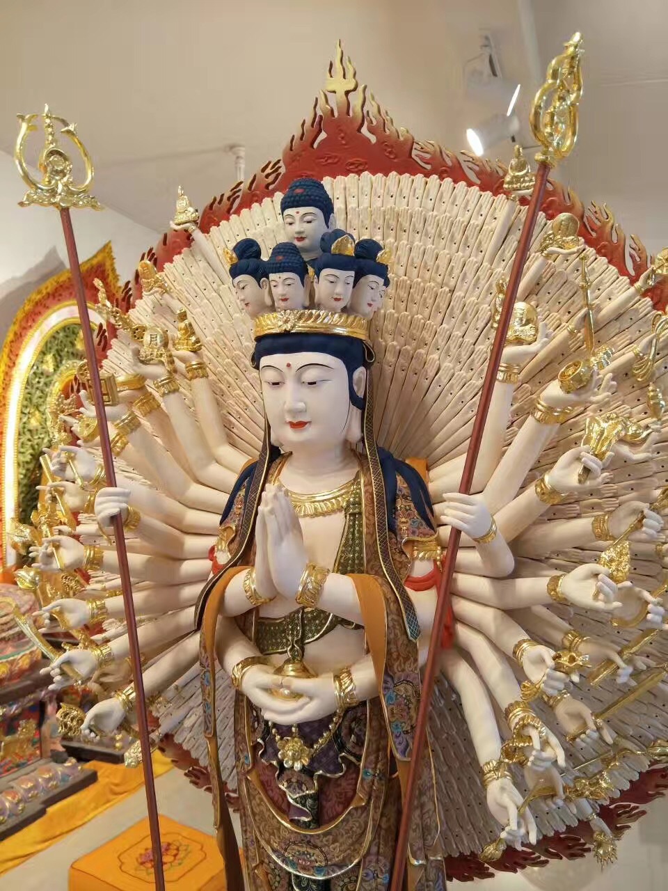千手观音菩萨千眼千臂观音佛像树脂玻璃钢彩绘贴金河南佛像厂
