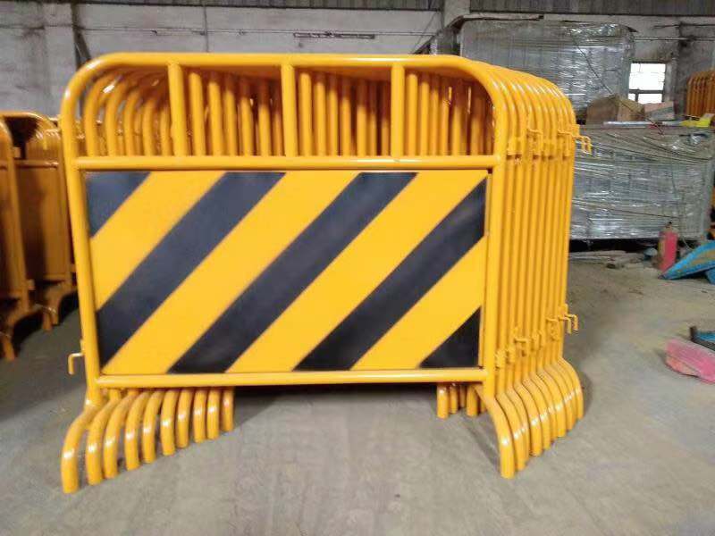 注意安全带板可移动隔离栏交通施工围栏安全临时铁艺黄黑铁马护栏
