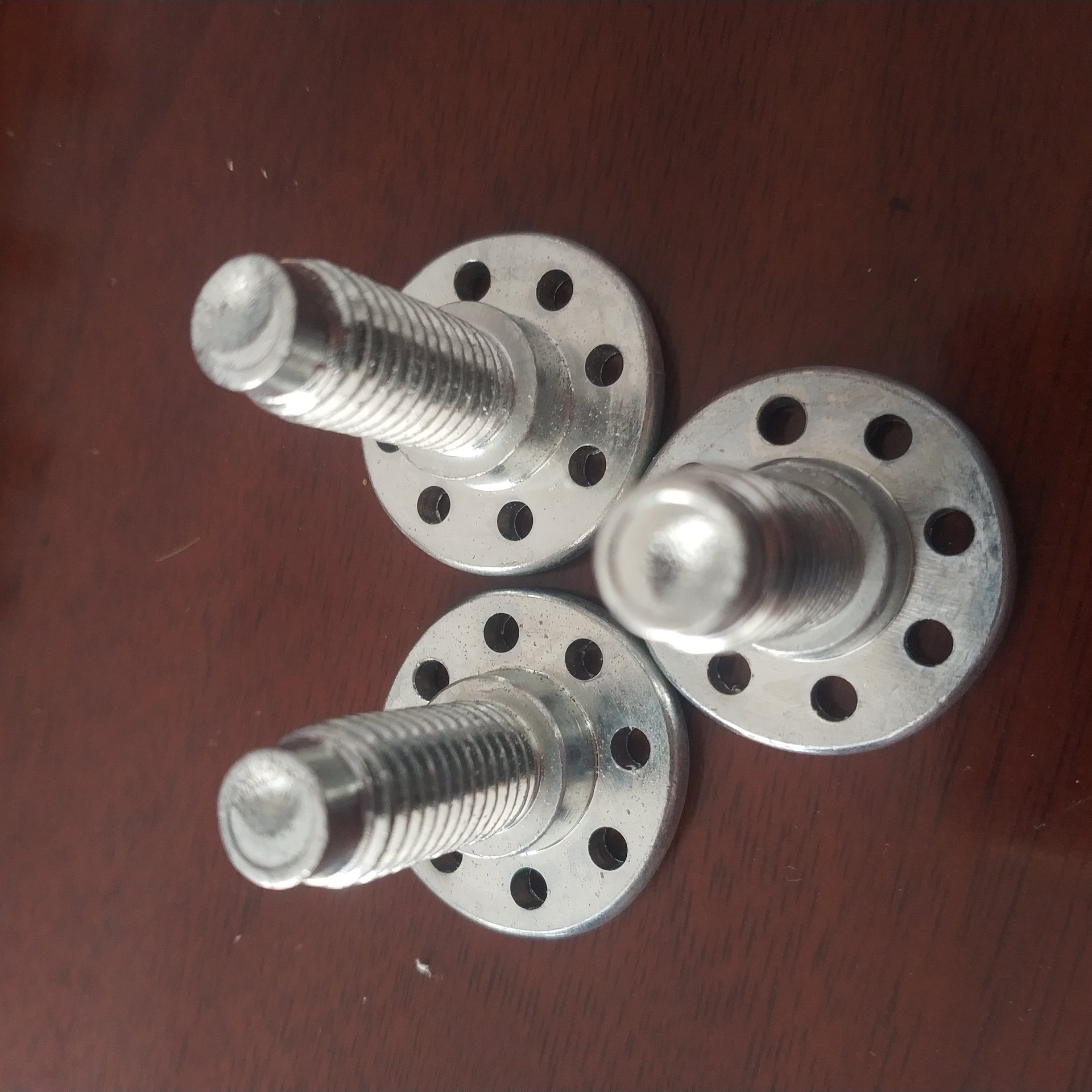 大量出售非标定制带孔注塑法兰面螺栓 均可来图加工定制注塑螺栓