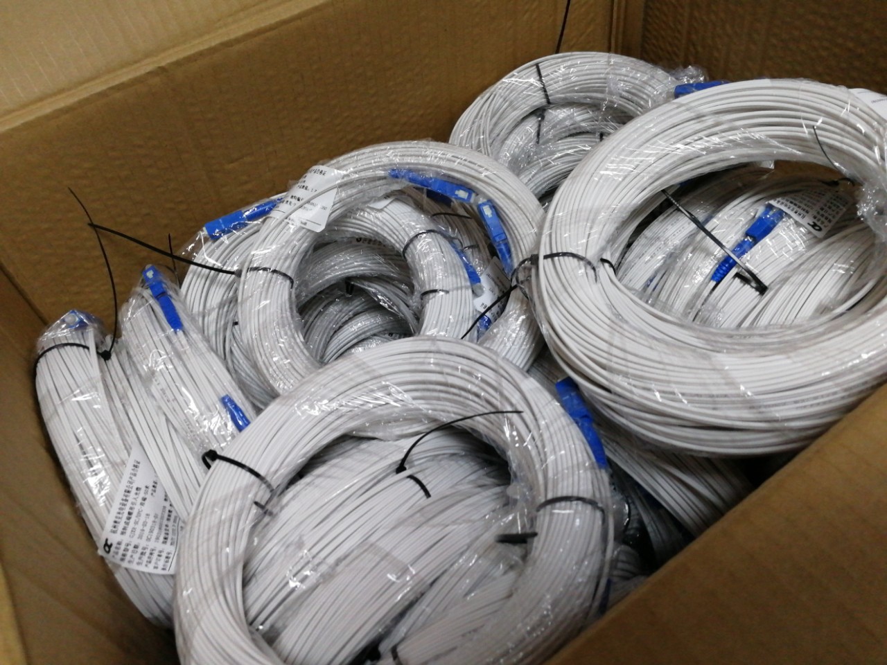 预制成端皮线光缆双头50米60米室外白色单芯可加工可定做价格美丽