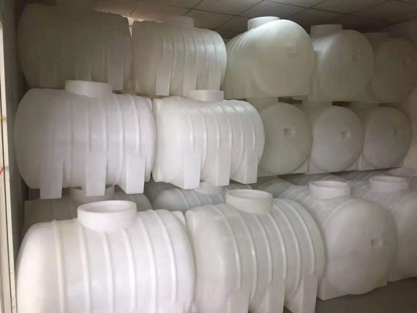 四川西南塑胶卧式打药桶车载运输桶加厚500l1000l2000l