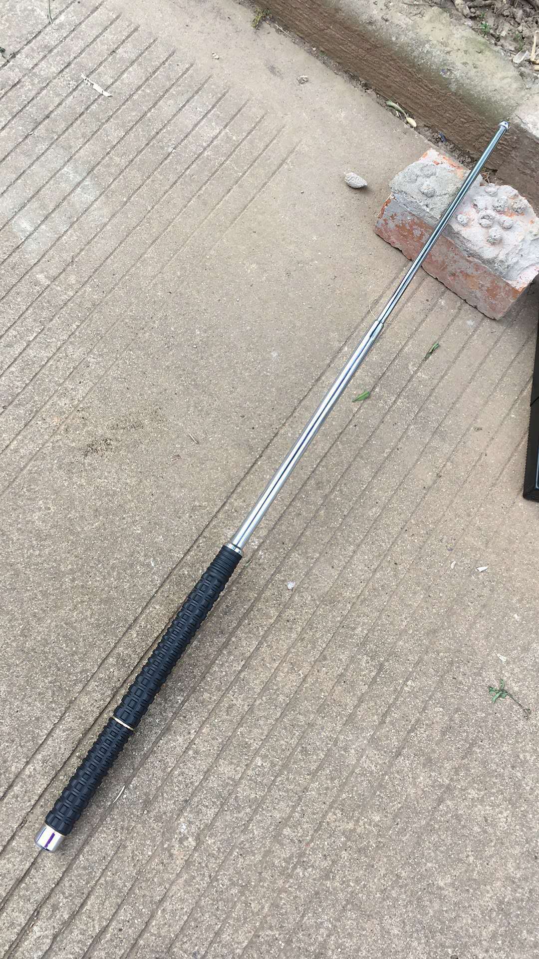 橡胶手柄加长款悍马甩棍伸缩棍战术棍近1米车载甩棍防身用品