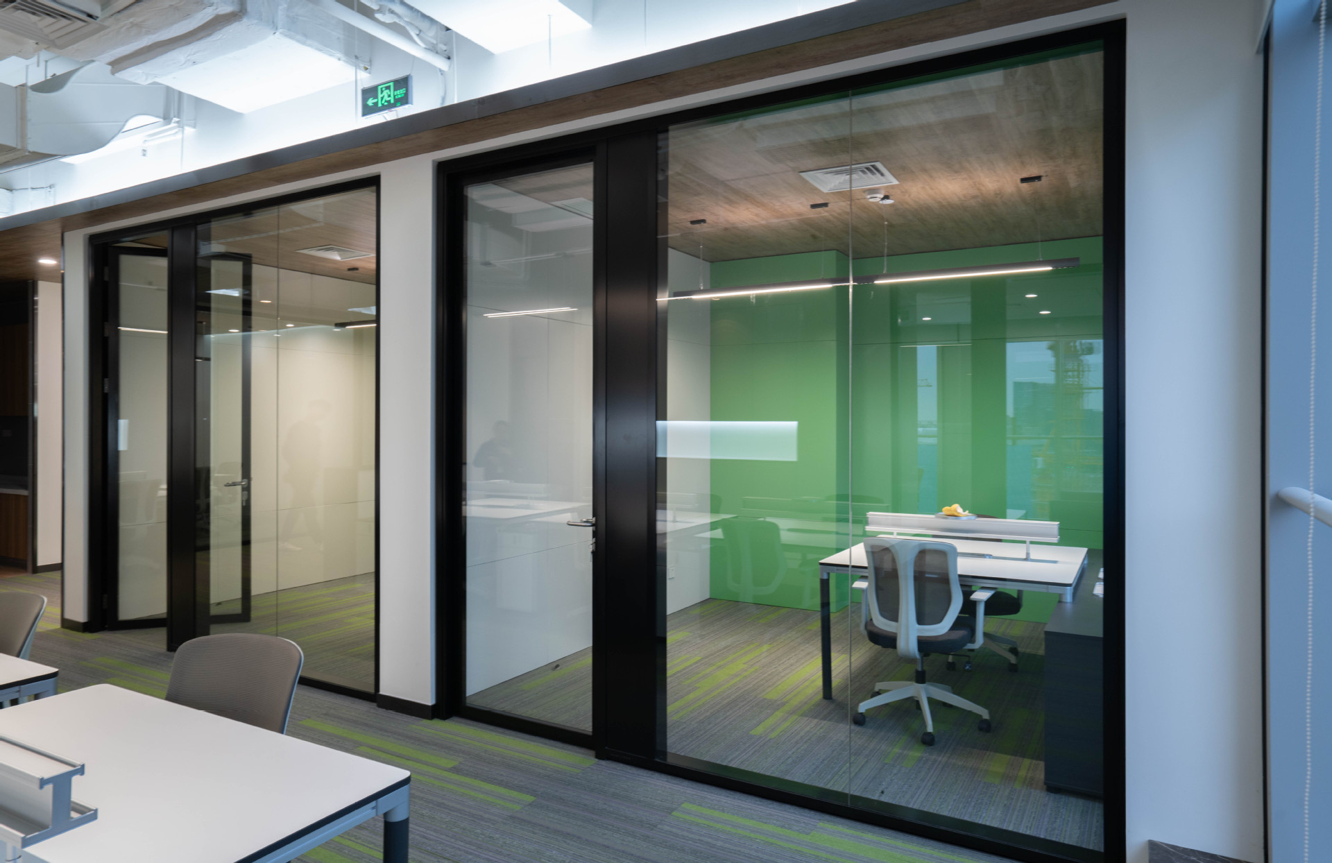 隔墙隔断单侧通道自然拼接玻璃隔墙办公会议隔断系统诊室玻璃隔断