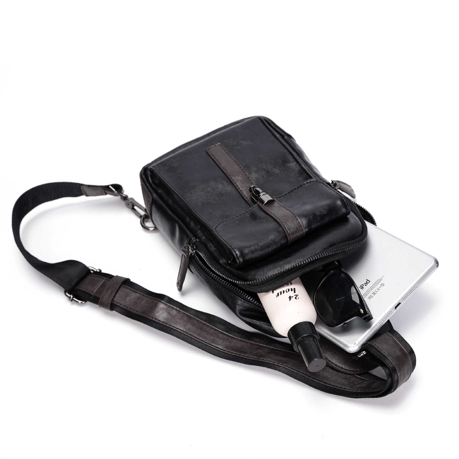 男士百搭撞色胸包斜挎包上班休闲旅行日常随身便携小皮包胸前背包