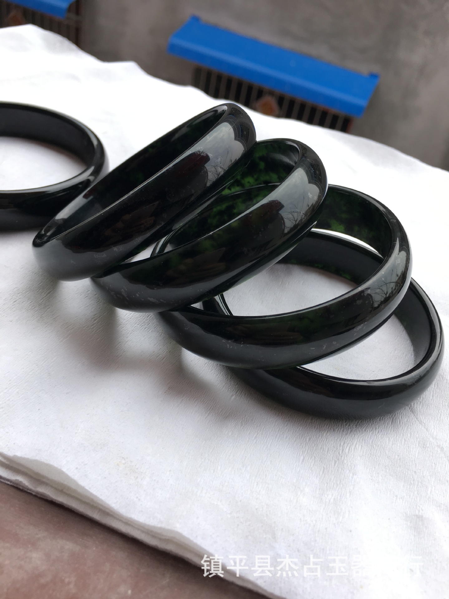 厂家天然墨玉手镯 a货墨绿玉镯药王石黑绿玉女款玉石镯