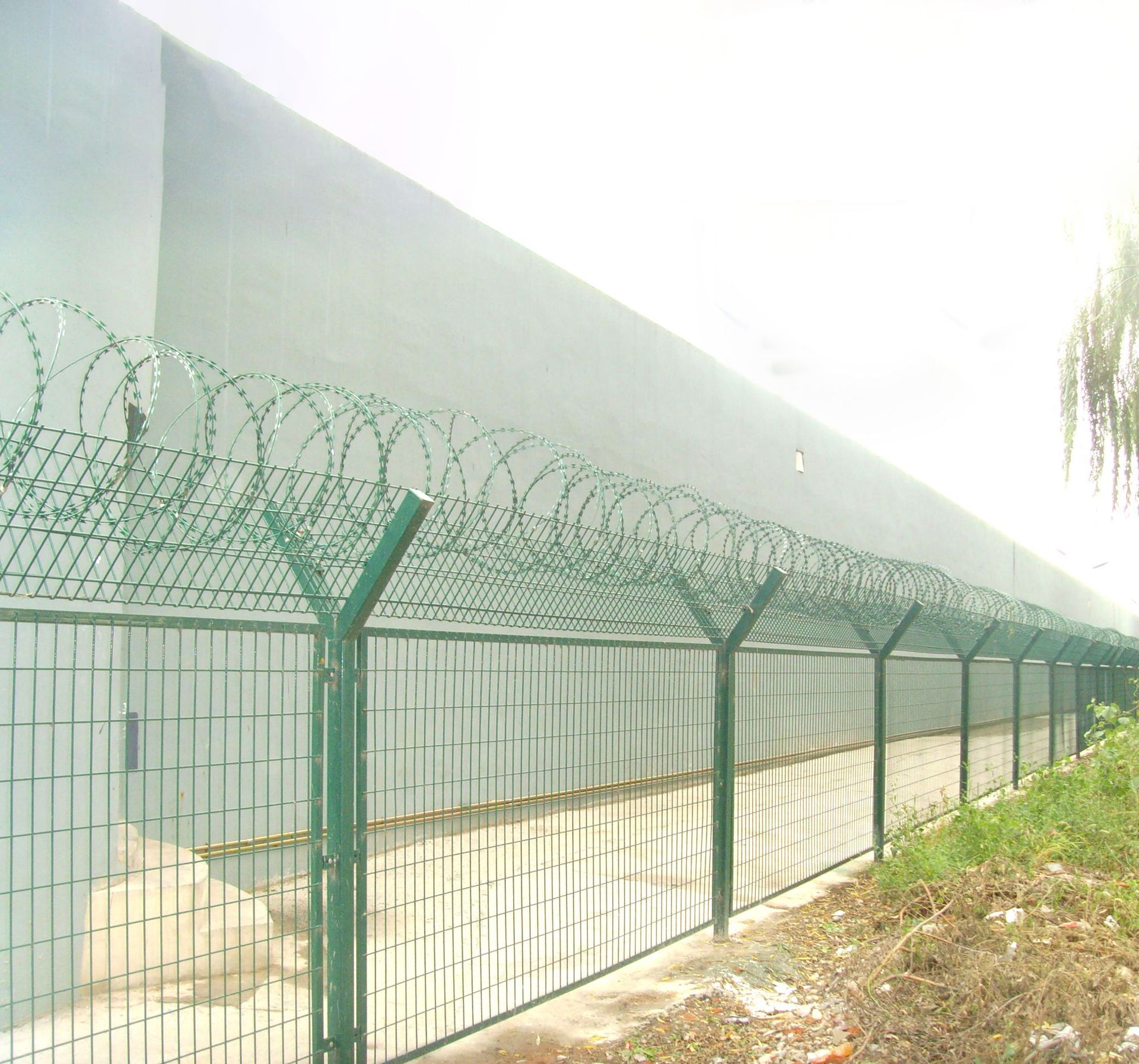 厂家直销双边丝护栏网机场监狱围栏高速公路铁丝网圈地防护网