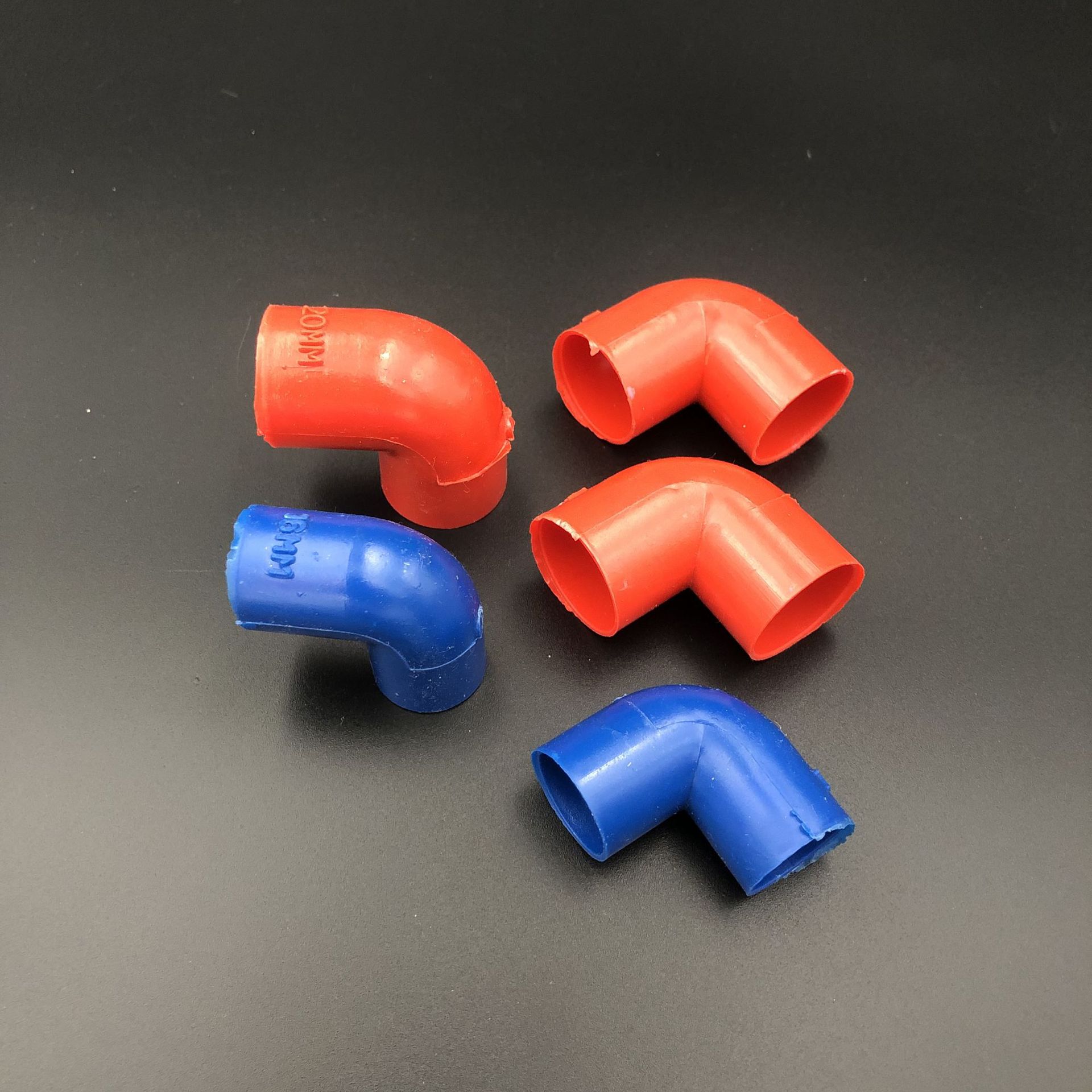 pvc弯头16 20 红蓝色穿线管弯头90度弯头配件 pvc电工线管弯头