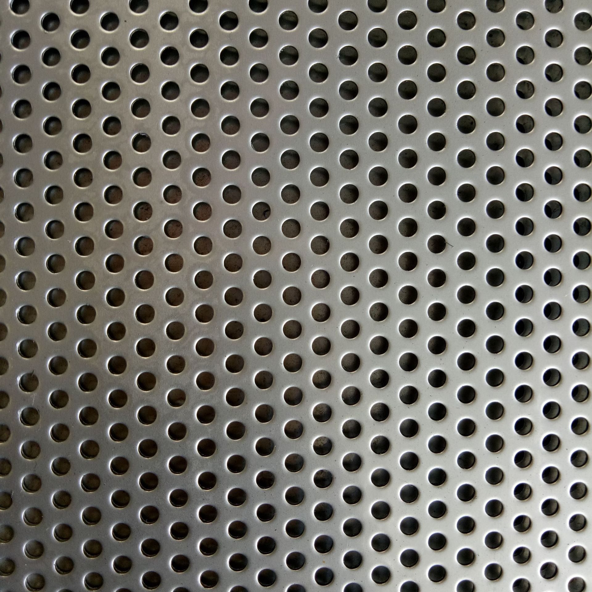 亿阔加工钢板冲孔 出口标准圆孔网 sgcc材质热镀高锌层冲孔板