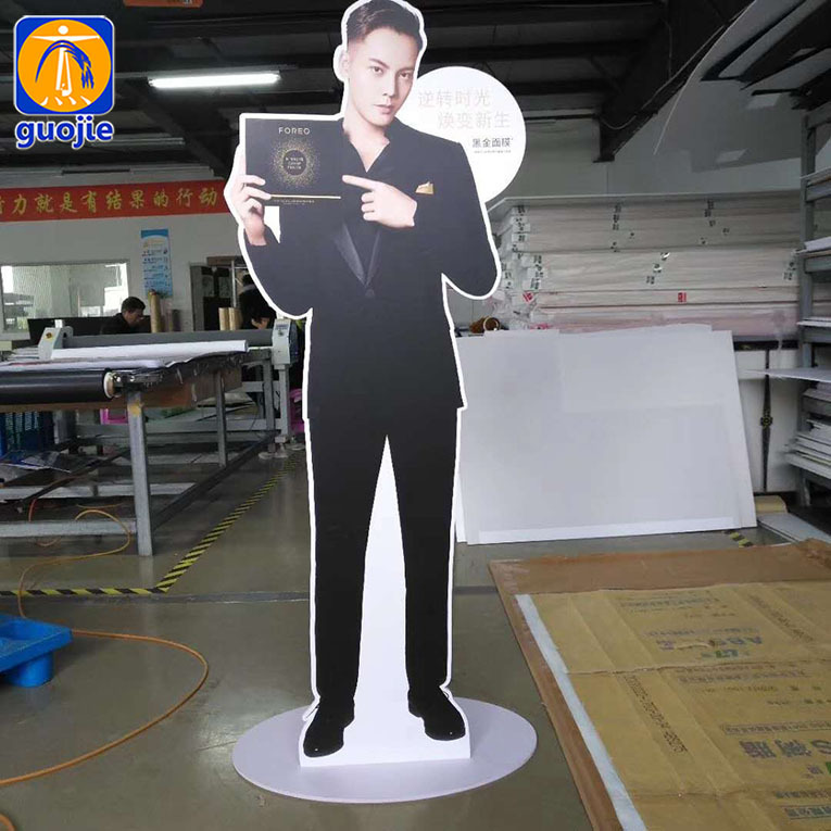 厂家定制 uv打印雪弗板异性雕刻 人形立牌 安迪板人像架